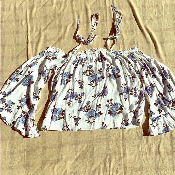 Tops - Crop top-like blouse